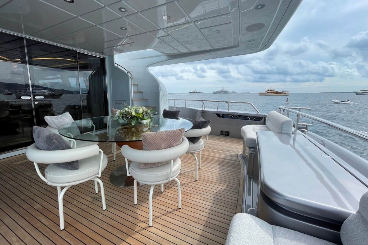 MAIN DECK AFT