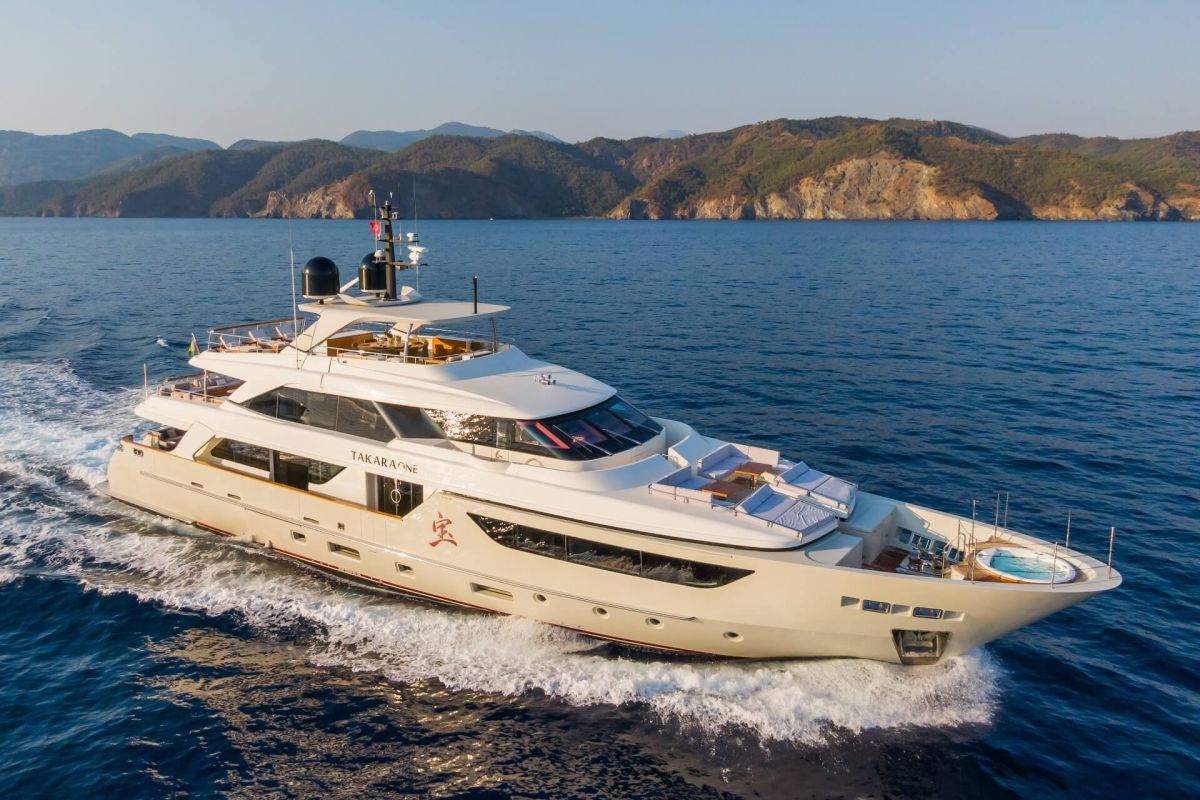 SANLORENZO 126 YACHT FOR CHARTER