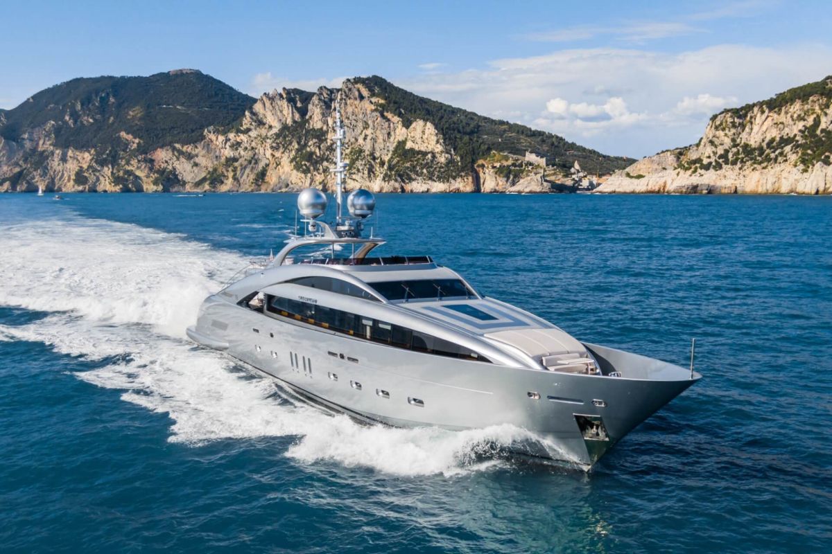 ISA 140 YACHT FOR CHARTER