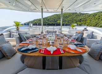 FLYBRIDGE DINING