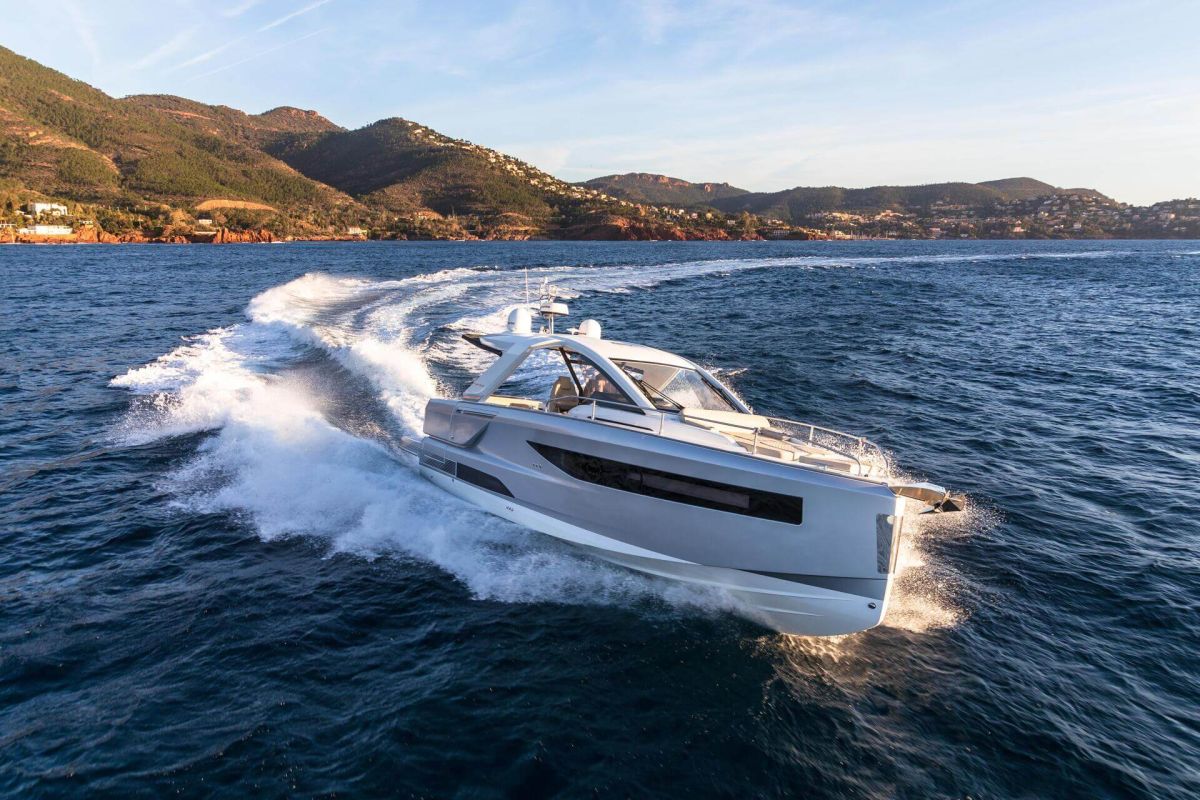 JEANNEAU DB37 YACHT CHARTER